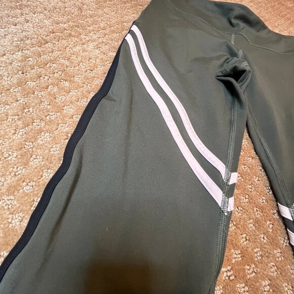 GapFit Medium Tall Blackout Technology Olive Green l Black l White Leggings - Picture 2 of 9